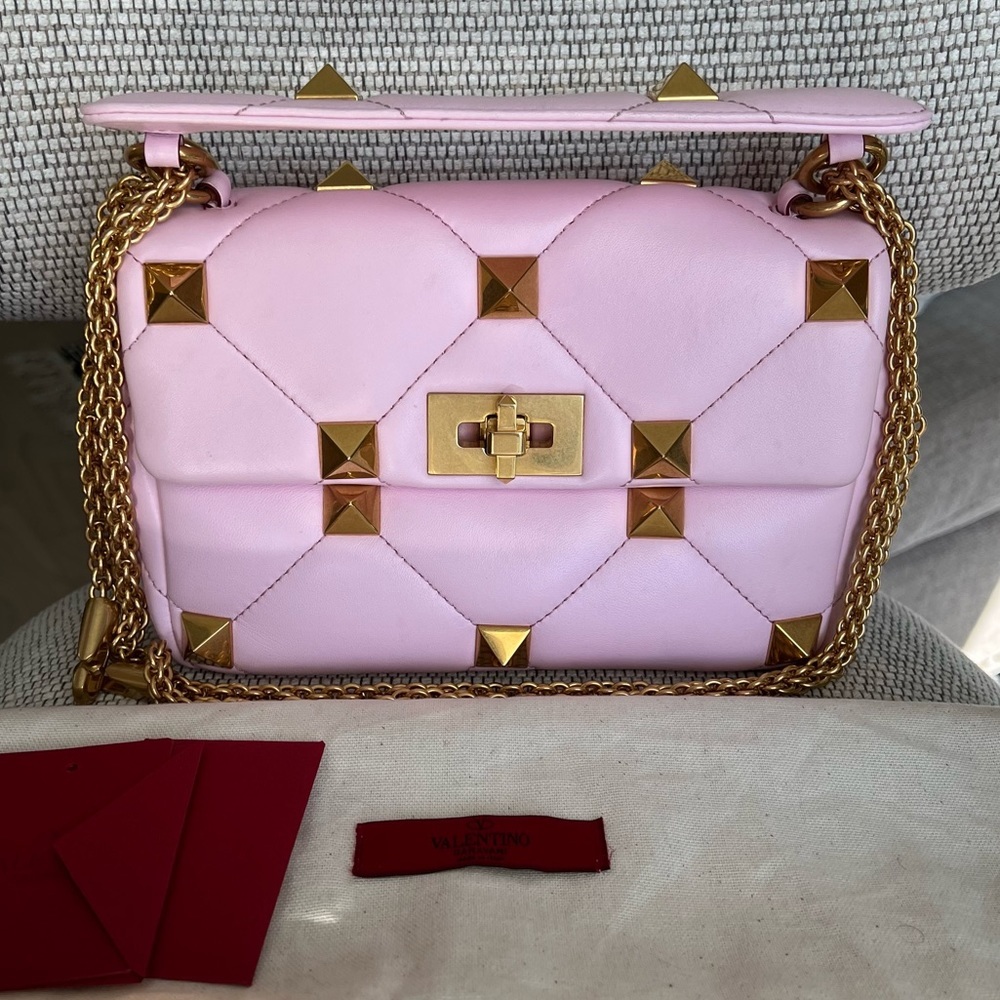 Valentino Garavani Roman Stud Medium Quilted Chain Shoulder Bag in Pink